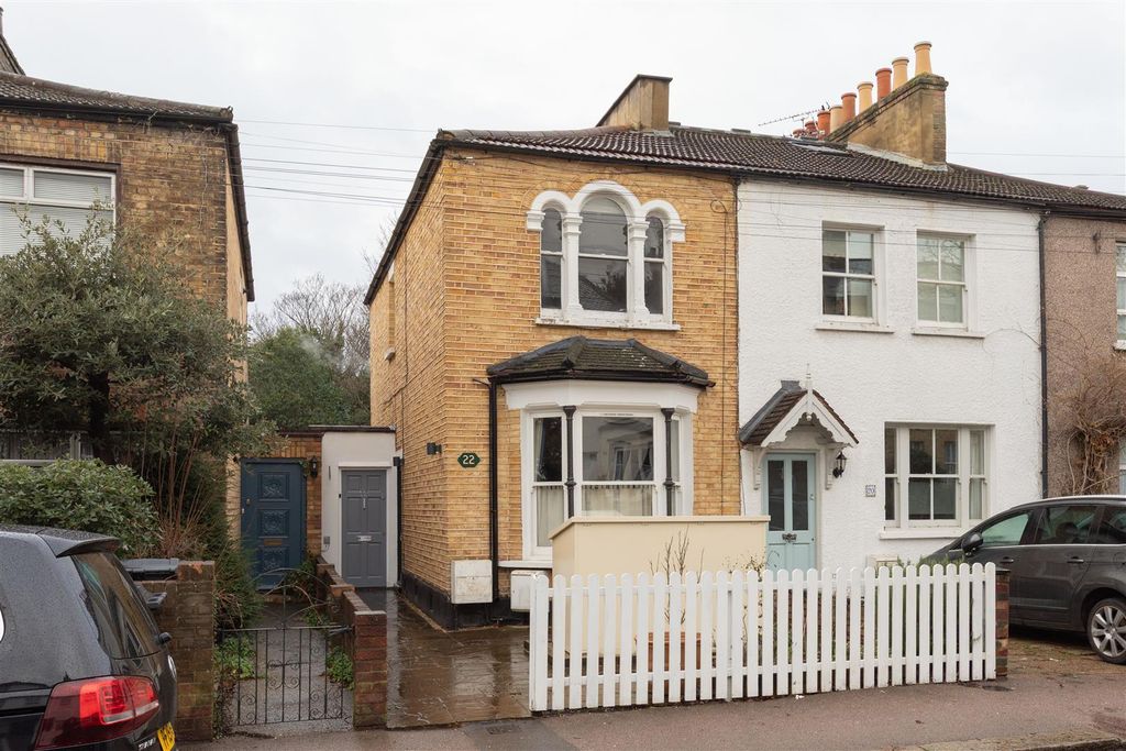 Property photo 1 of 30 Pembroke Road, E17