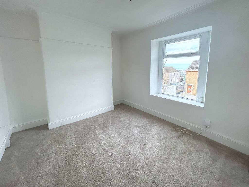Property photo 3 of 31