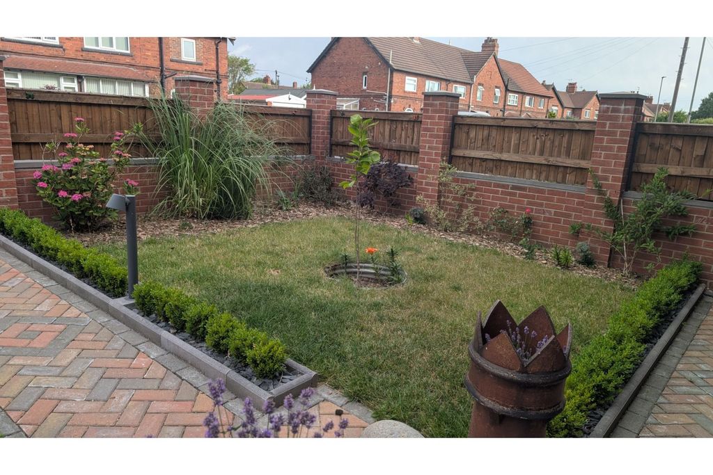 Property photo 2 of 7 Front Garden