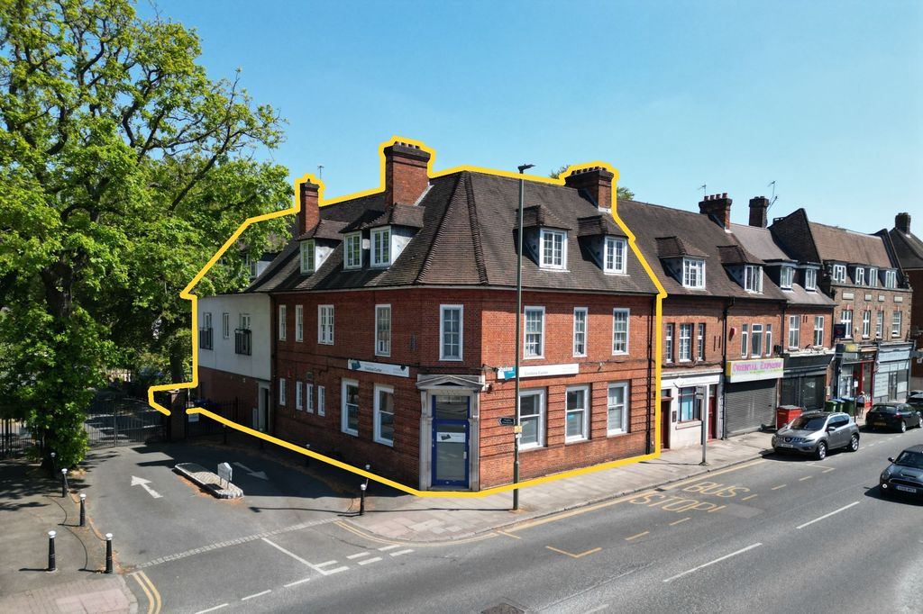 Property photo 1 of 34 111 Queens Road, Weybridge, Surrey Kt13 9Uw