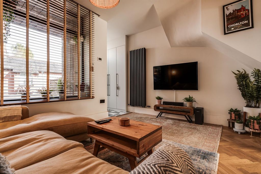 Property photo 3 of 32