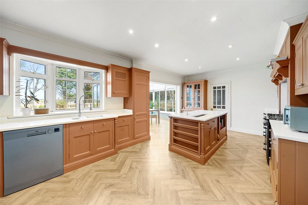 Property photo 3 of 32 Kitchen