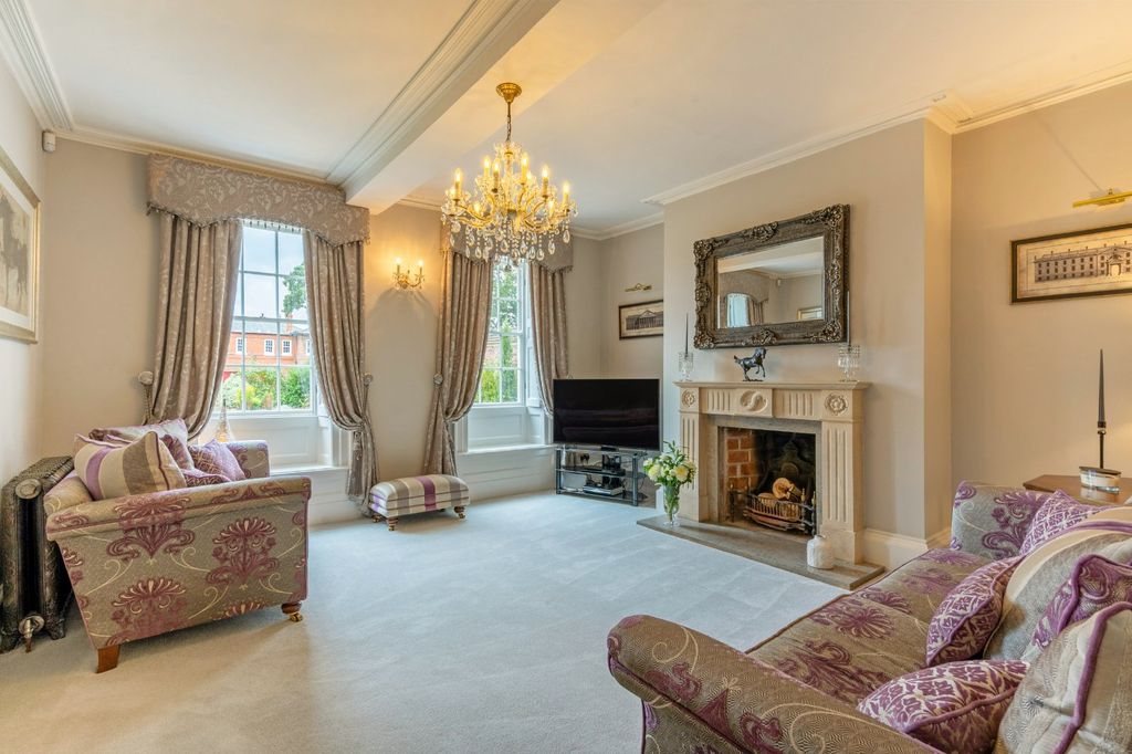 Property photo 2 of 21 Sitting Room