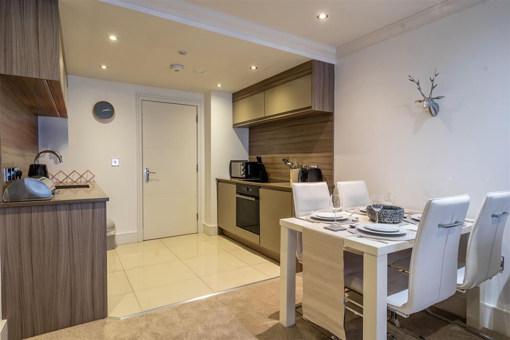 Property photo 3 of 17 Cocoa Suites 31 (18 Of 29).Jpg