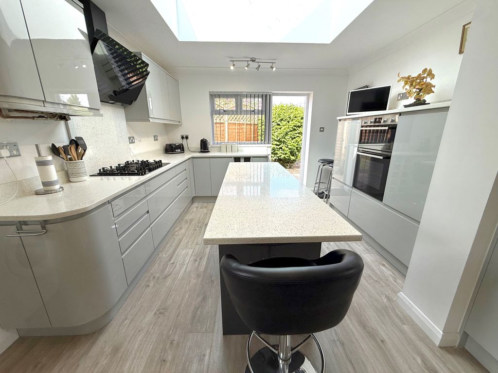Property photo 2 of 32 9 Hawke Close Kitchen 1