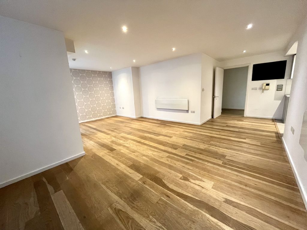 Property photo 3 of 12 Lounge