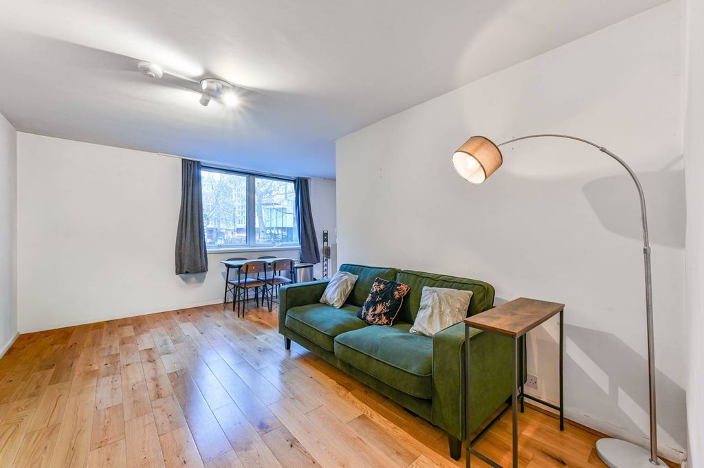 Property photo 2 of 8