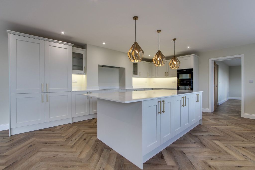 Property photo 3 of 49