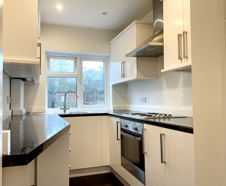 Property photo 2 of 9 Kitchen