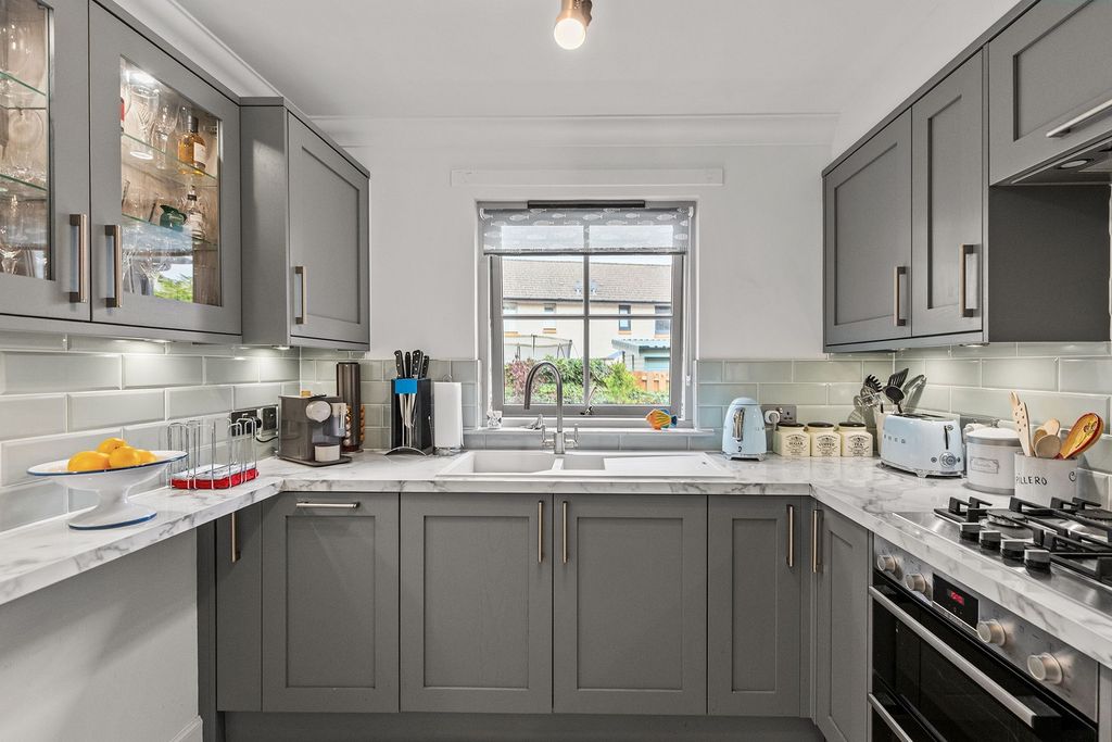 Property photo 3 of 25