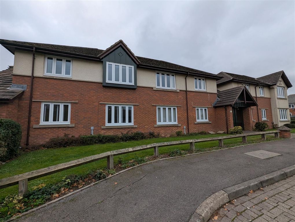 Property photo 1 of 8 Externally