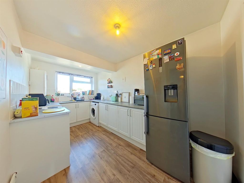 Property photo 3 of 13 Kitchen