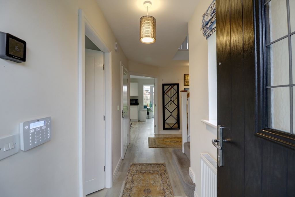 Property photo 2 of 27 Entrance Hallway