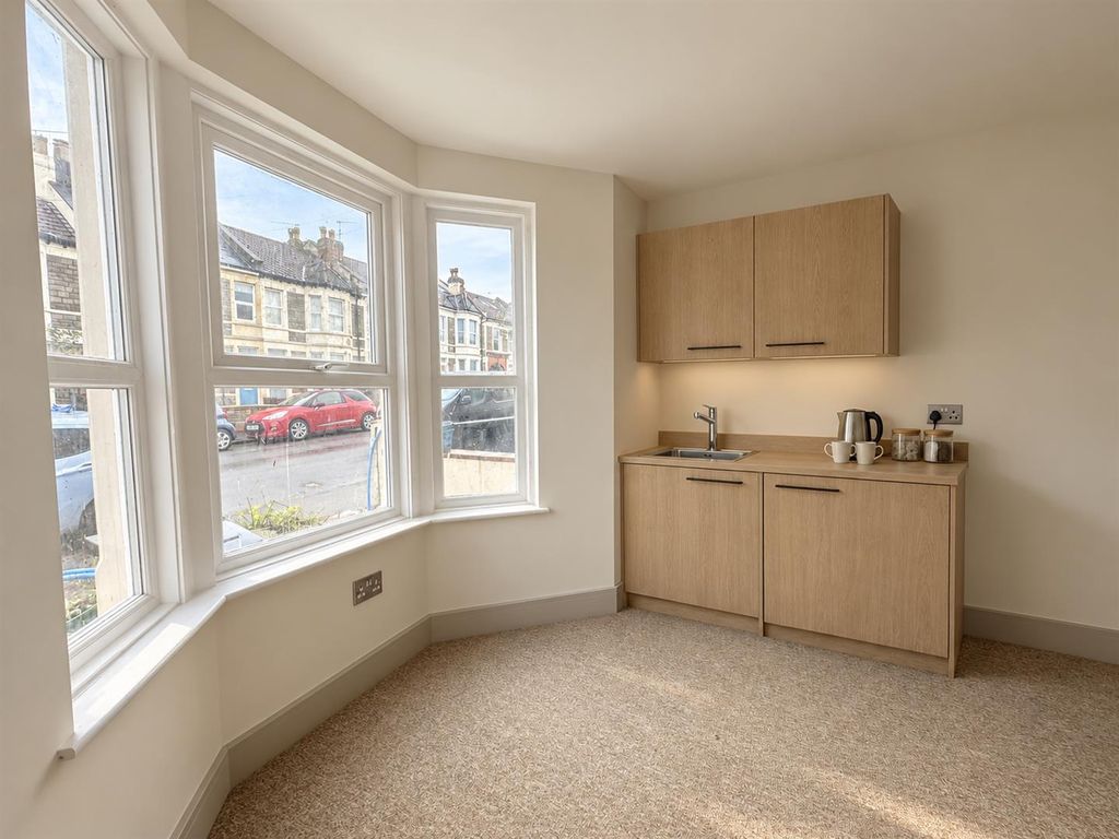 Property photo 2 of 13 5.Png