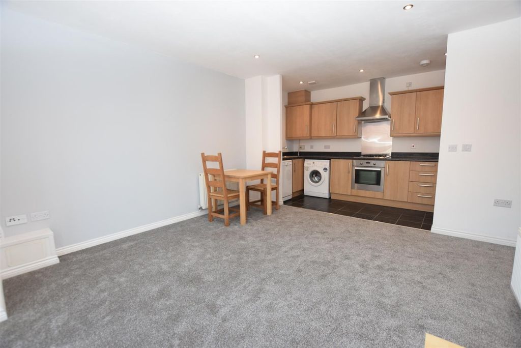 Property photo 3 of 10 2593694