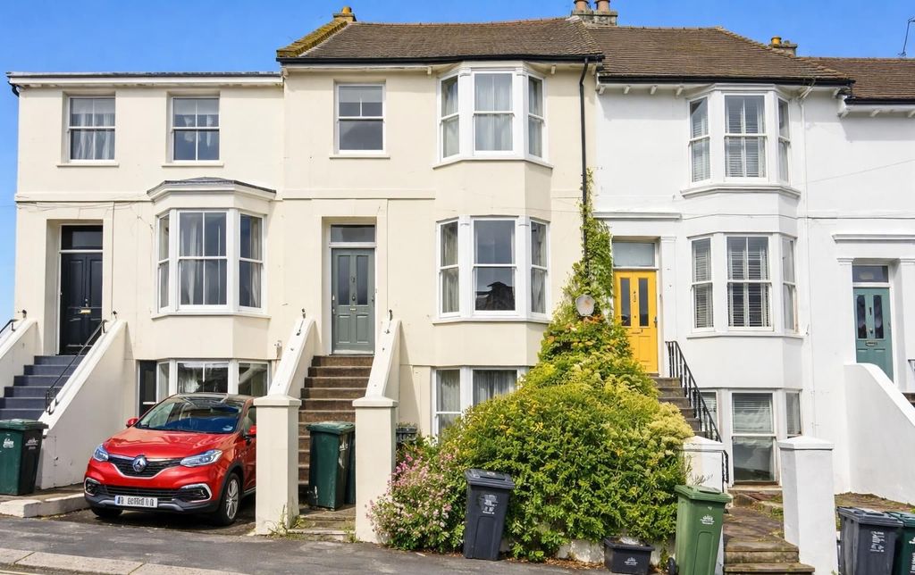 Property photo 1 of 6 5