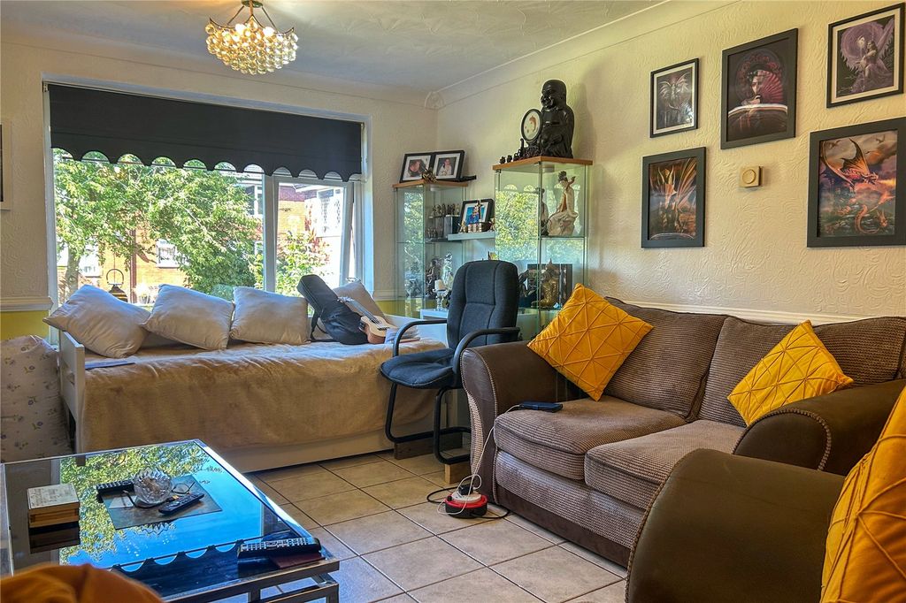 Property photo 3 of 14 Living Room