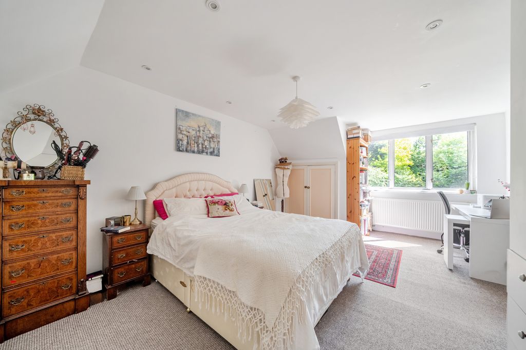 Additional image 6 of 4 bed detached house for saleShepherds Way, Liphook GU30