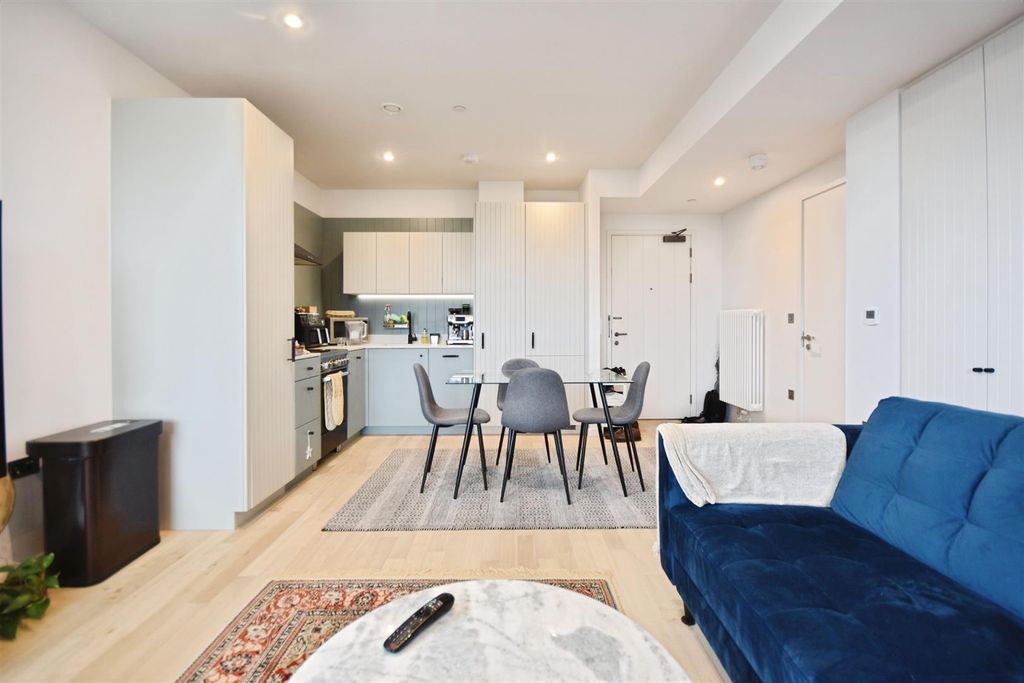 Property photo 3 of 21