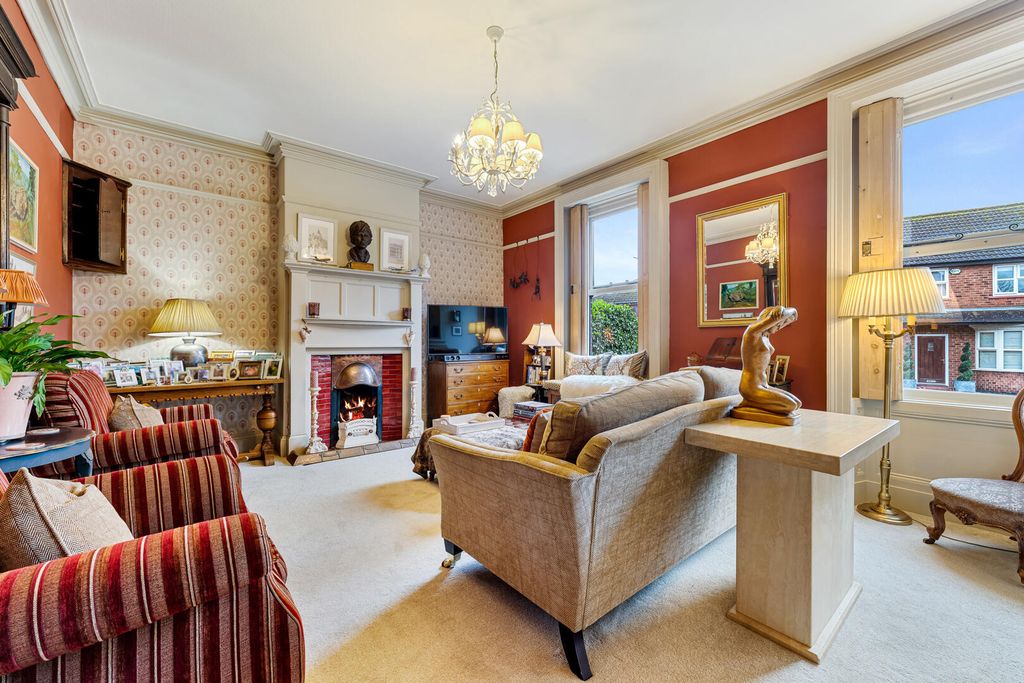 Property photo 2 of 47 Living Room