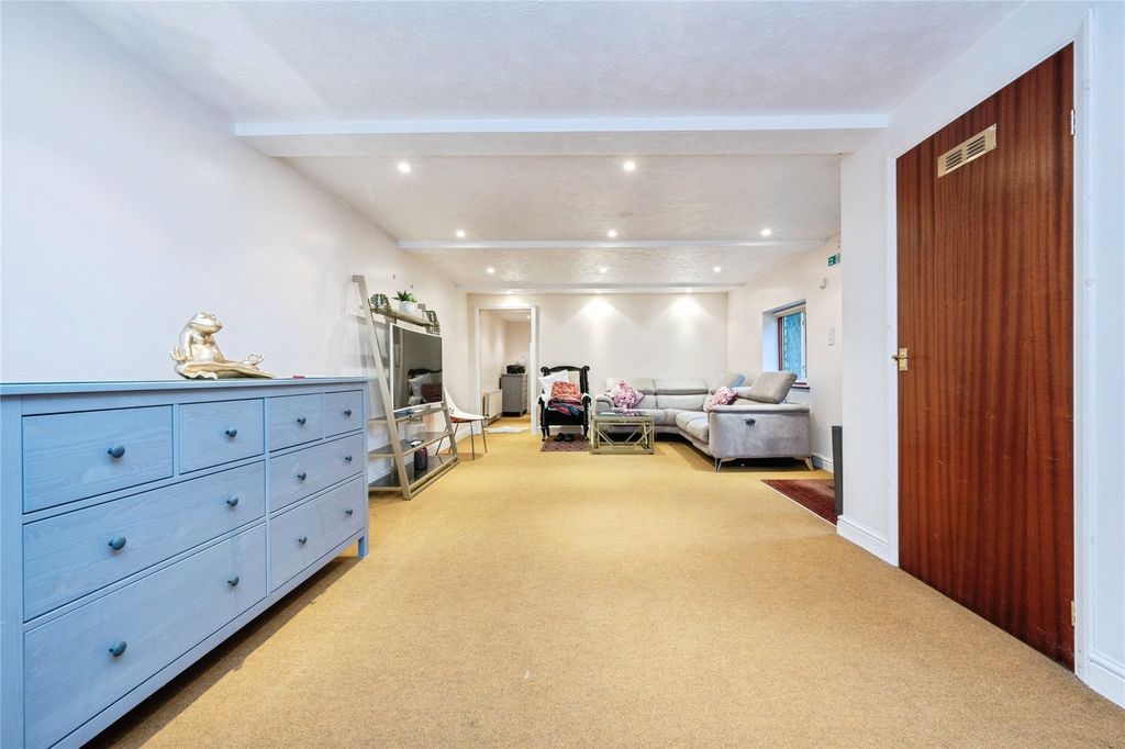 Property photo 3 of 21 Picture No. 51