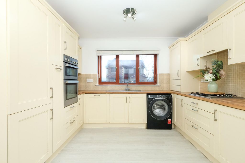 Property photo 3 of 24 Kitchen Extra Photo