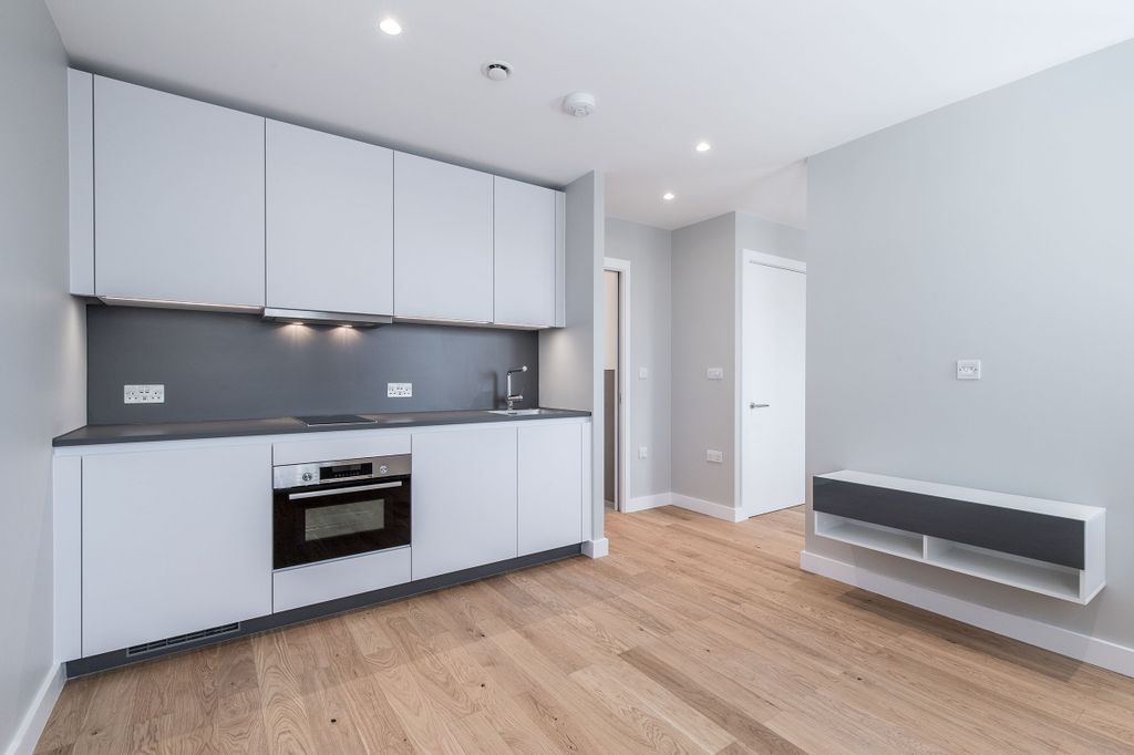 Property photo 1 of 19 Living_Room