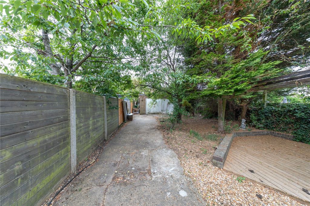 Property photo 2 of 28 Picture No. 24
