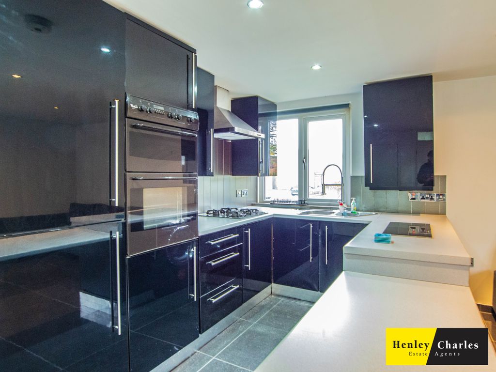 Property photo 2 of 6 Pb017999