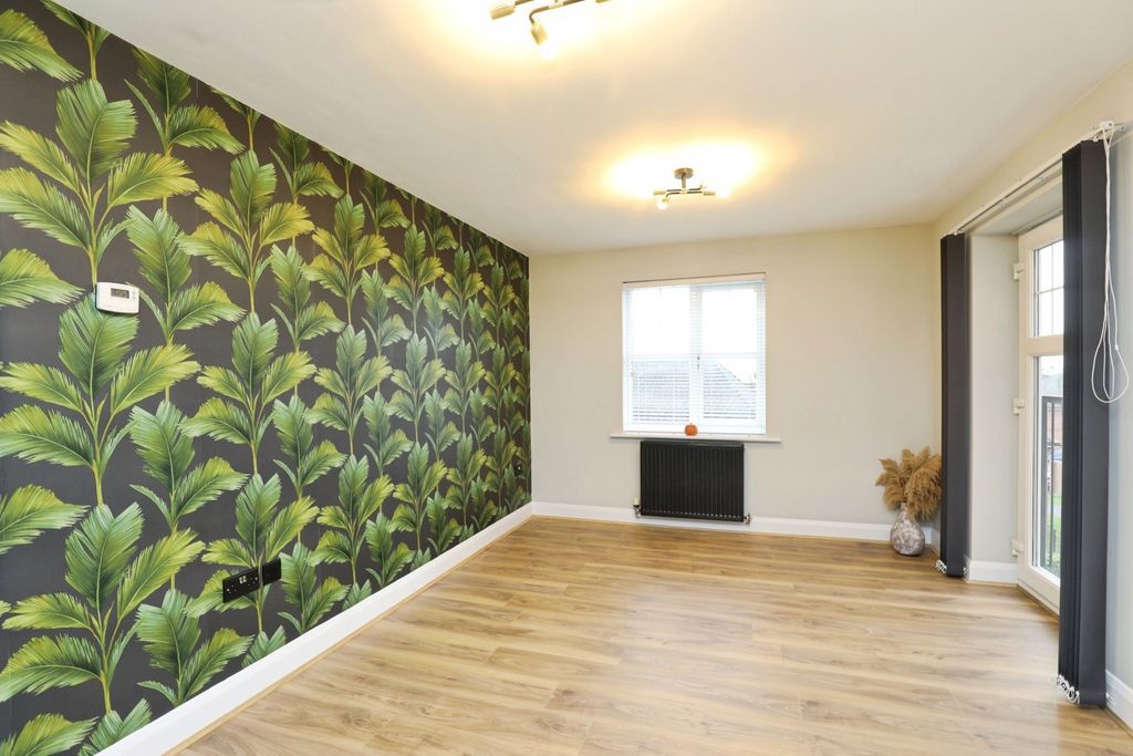 Property photo 3 of 14 Pbox-Img.Jpg