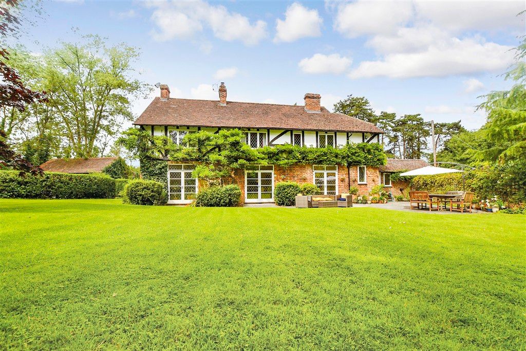Property photo 2 of 21 Sitting Room