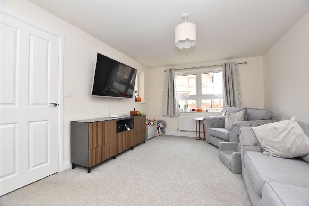 Property photo 2 of 20 Picture No. 17