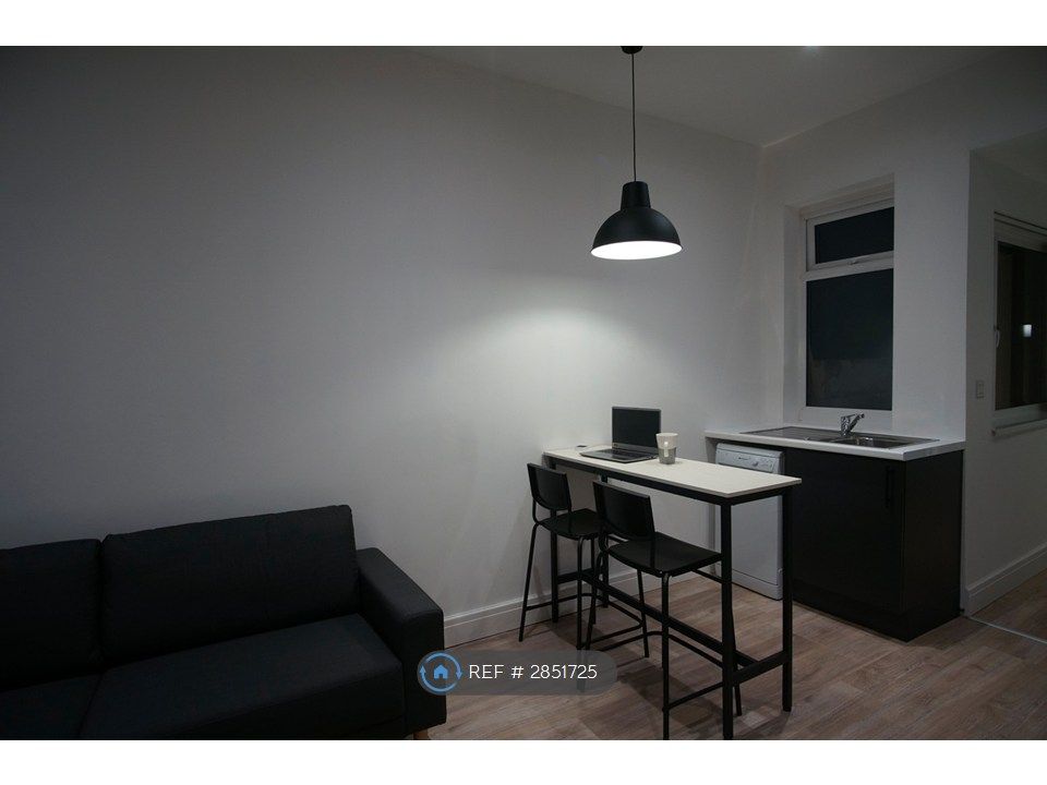 Property photo 3 of 10 Living Room