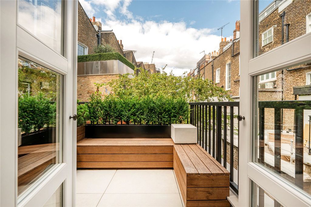 Property photo 3 of 33 Terrace