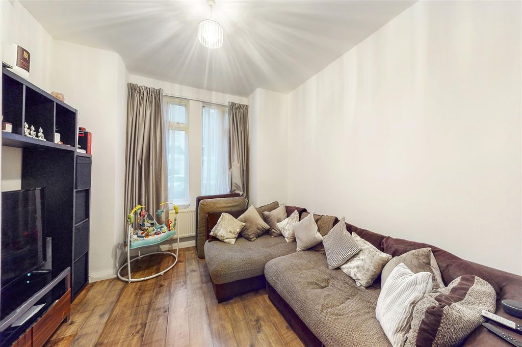 Property photo 2 of 8 Reception