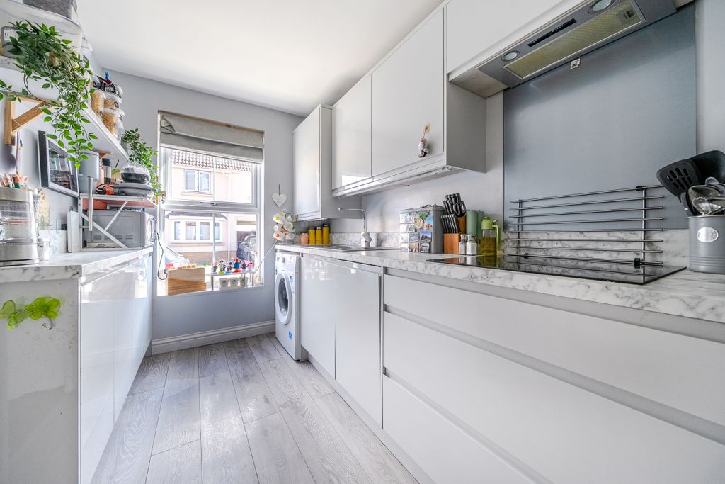 Property photo 3 of 21 Kitchen