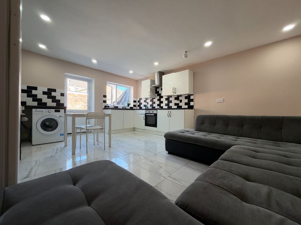 Property photo 3 of 18 Call 02920 668585 To Secure Your Viewing _18