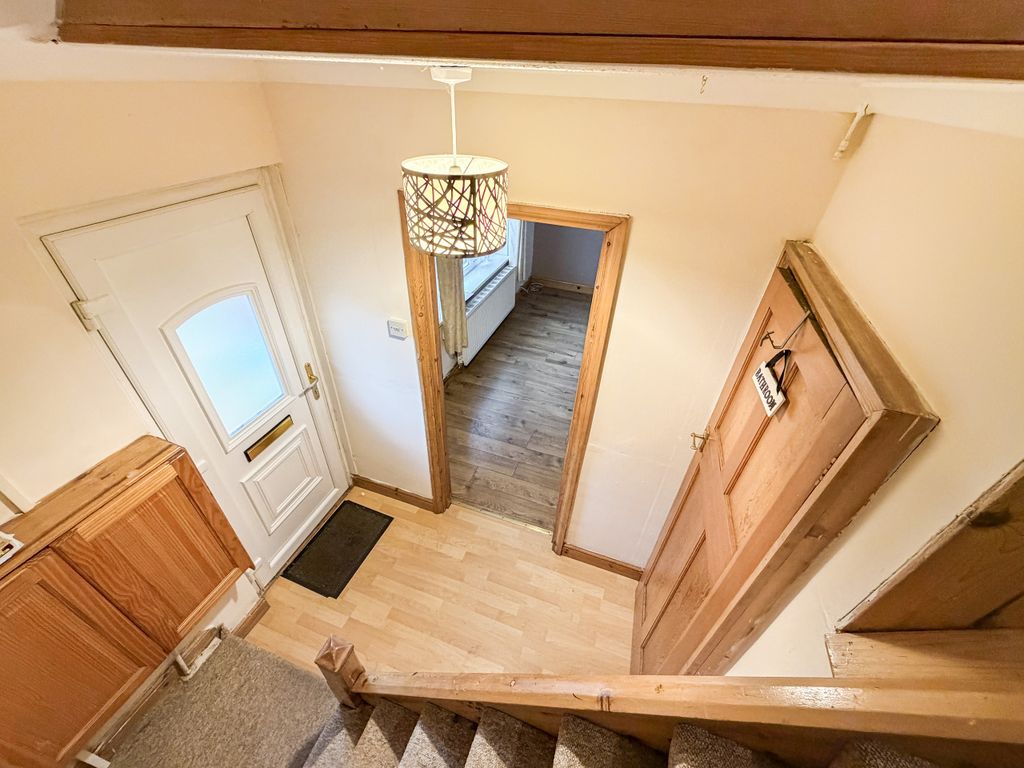 Property photo 2 of 19 Entrance Hall