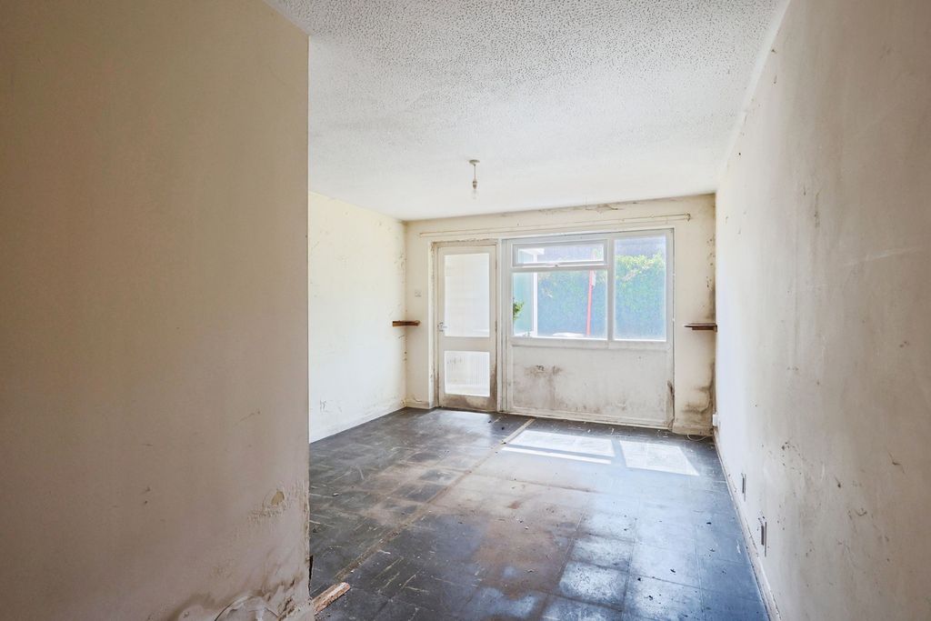Property photo 2 of 17 Photo