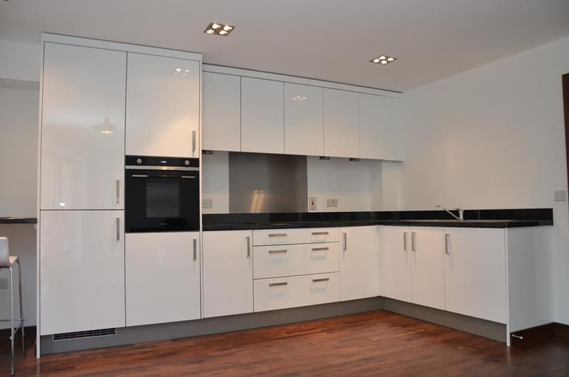 Property photo 3 of 10 Kitchen