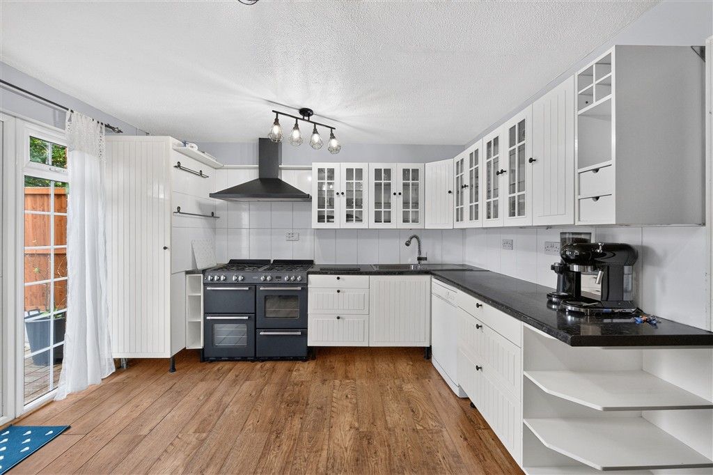 Property photo 3 of 11 (Untitled)
