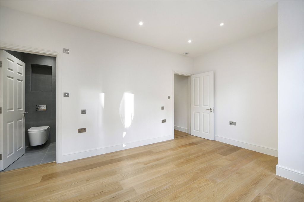 Property photo 3 of 12 Bedroom