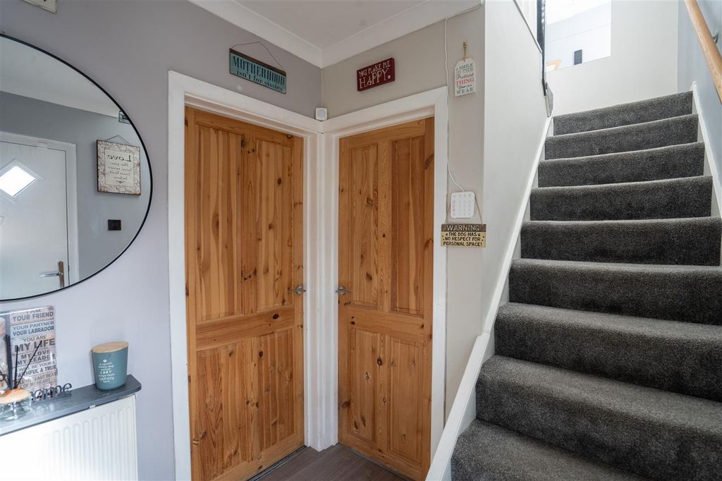 Property photo 2 of 19 Entrance Hallway