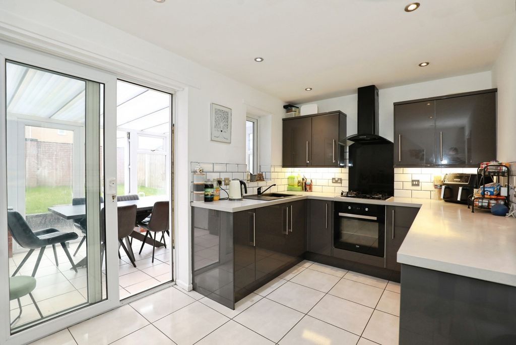 Property photo 3 of 15 Pbox-Img.Jpg