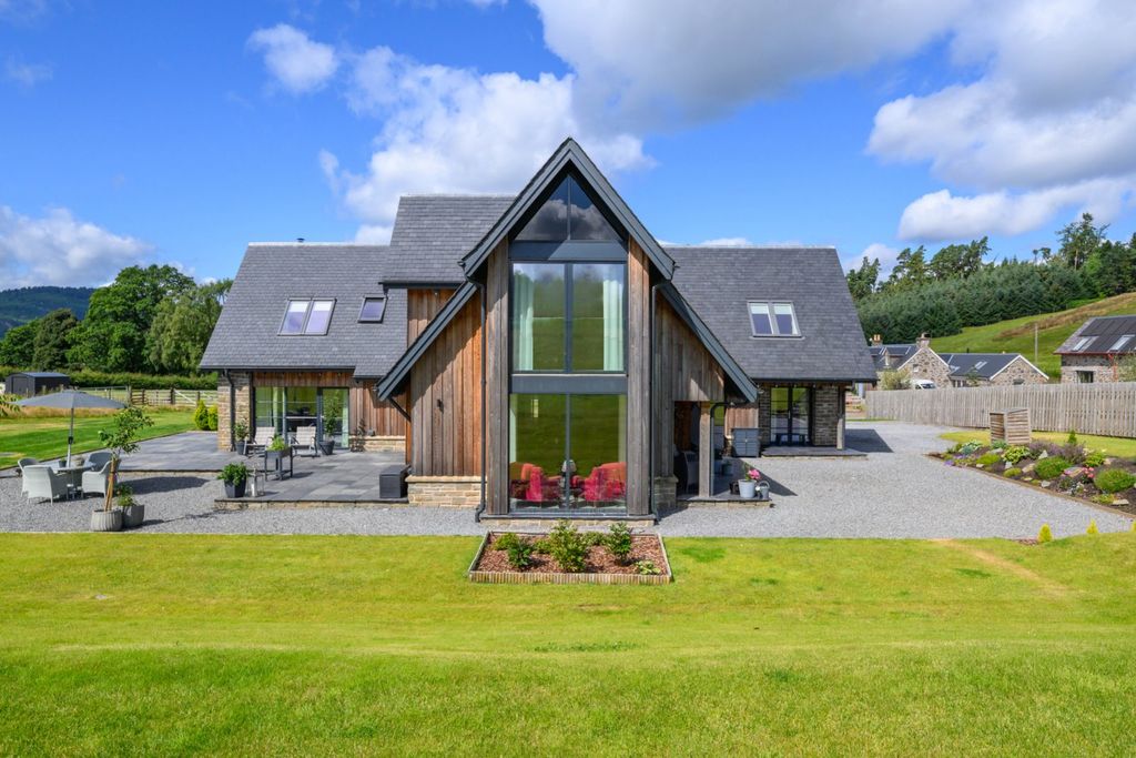 Property photo 1 of 24 Stravaig