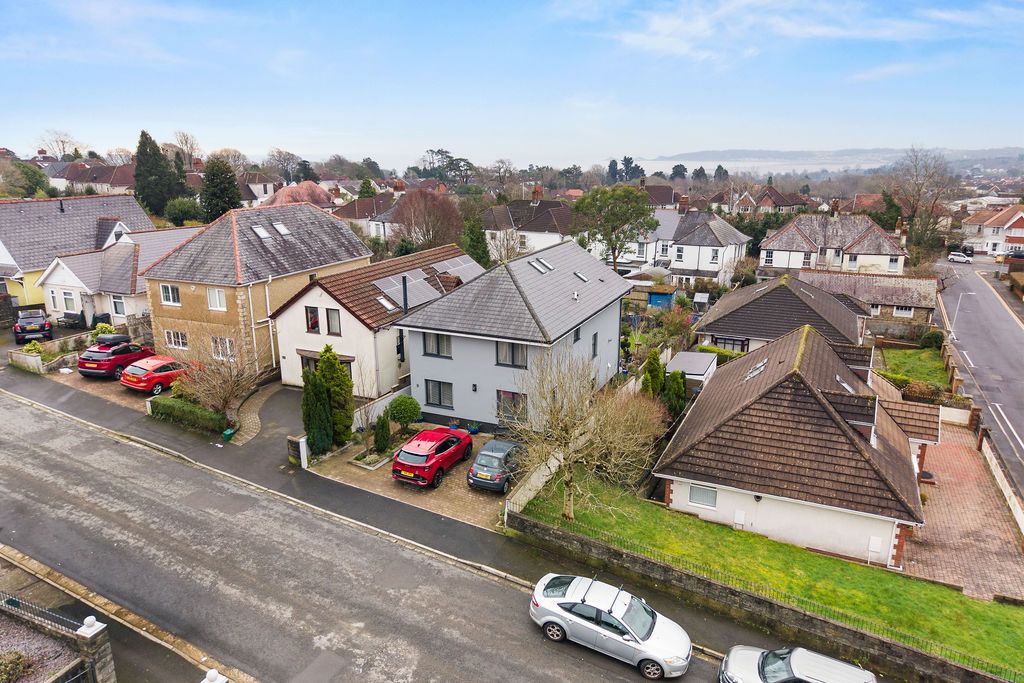 Property photo 1 of 32