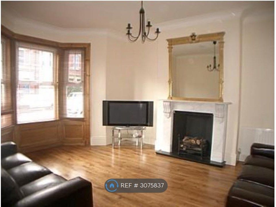 Property photo 1 of 7 Amazing Lounge With Enormous 65 Smart