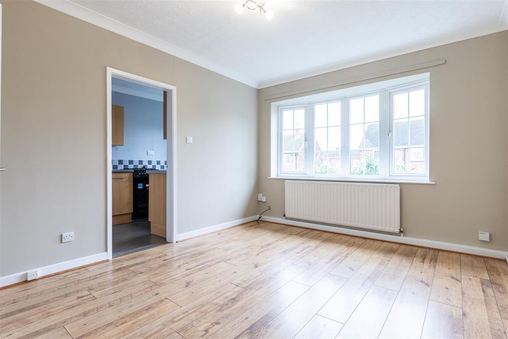 Property photo 2 of 5 Living Room