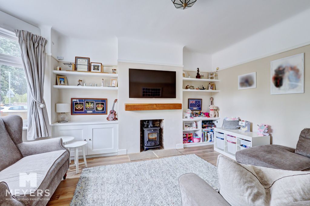 Property photo 2 of 34