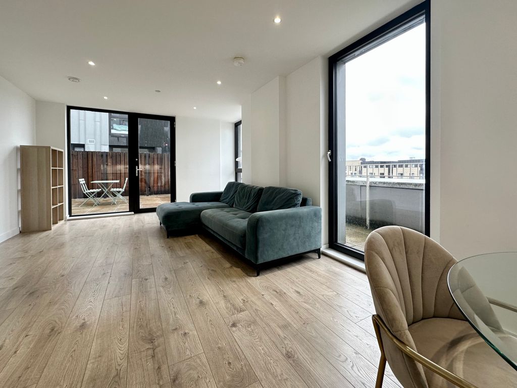 Property photo 2 of 27